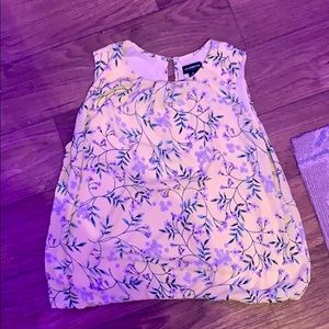 I am selling a Liz Claiborne yellow flow top.